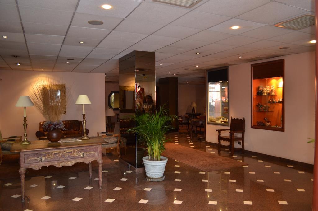 Hotel Maria Angola Lima Buitenkant foto