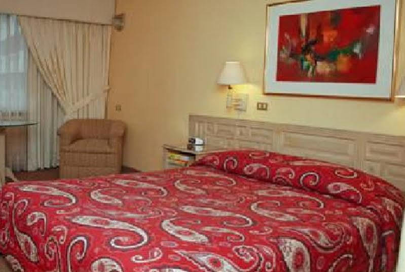 Hotel Maria Angola Lima Buitenkant foto